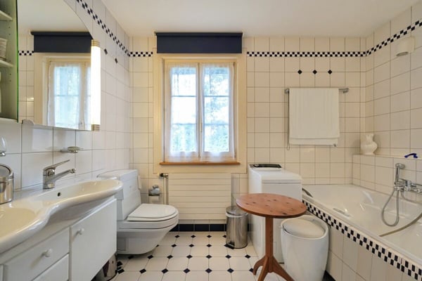 Rarität in der Stadt: Historisches Landhaus mit weitläufigem Gartenparadies und Einliegerwohnung 4