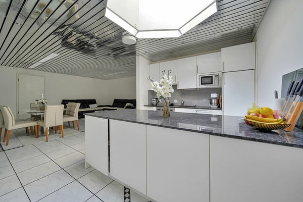 Rendite von 3.66% - Saniertes Mehrfamilienhaus mit 5 Wohneinheiten und Einstellhalle 11