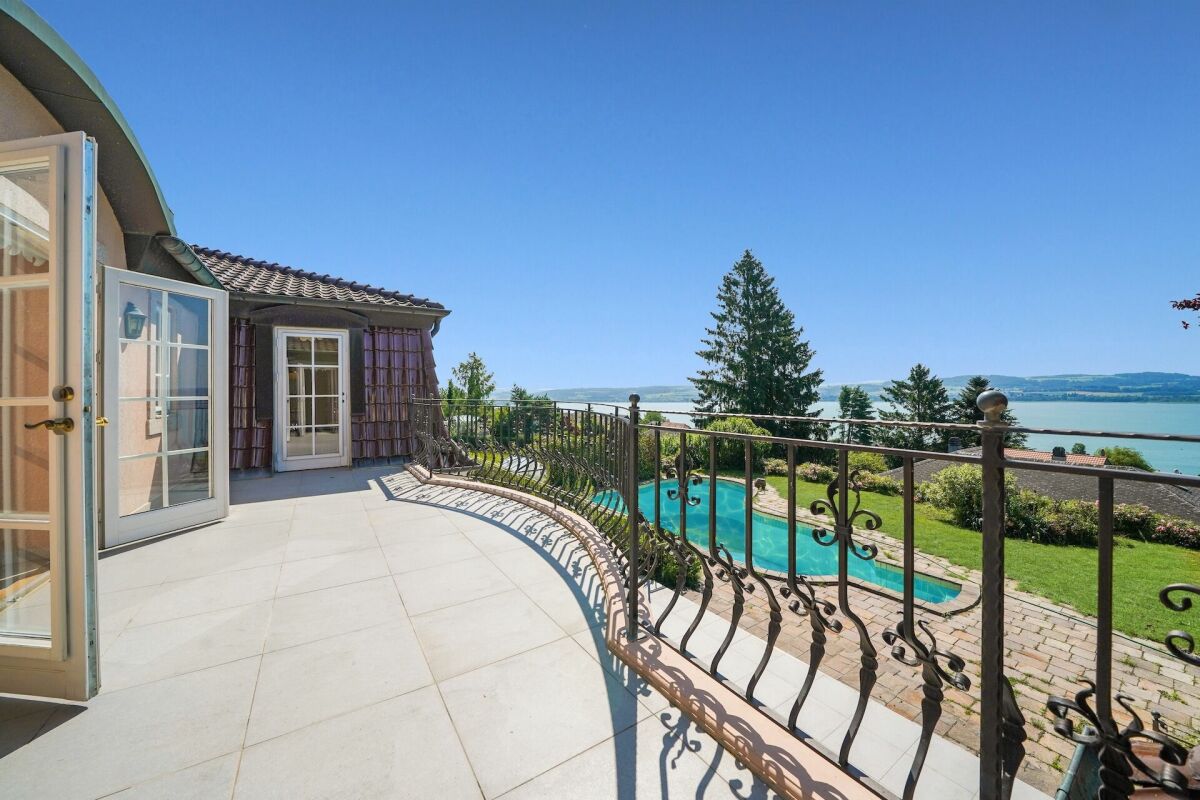 Villa exclusive avec vue sur le lac et les Alpes - sur la pente sud de Lugnorre