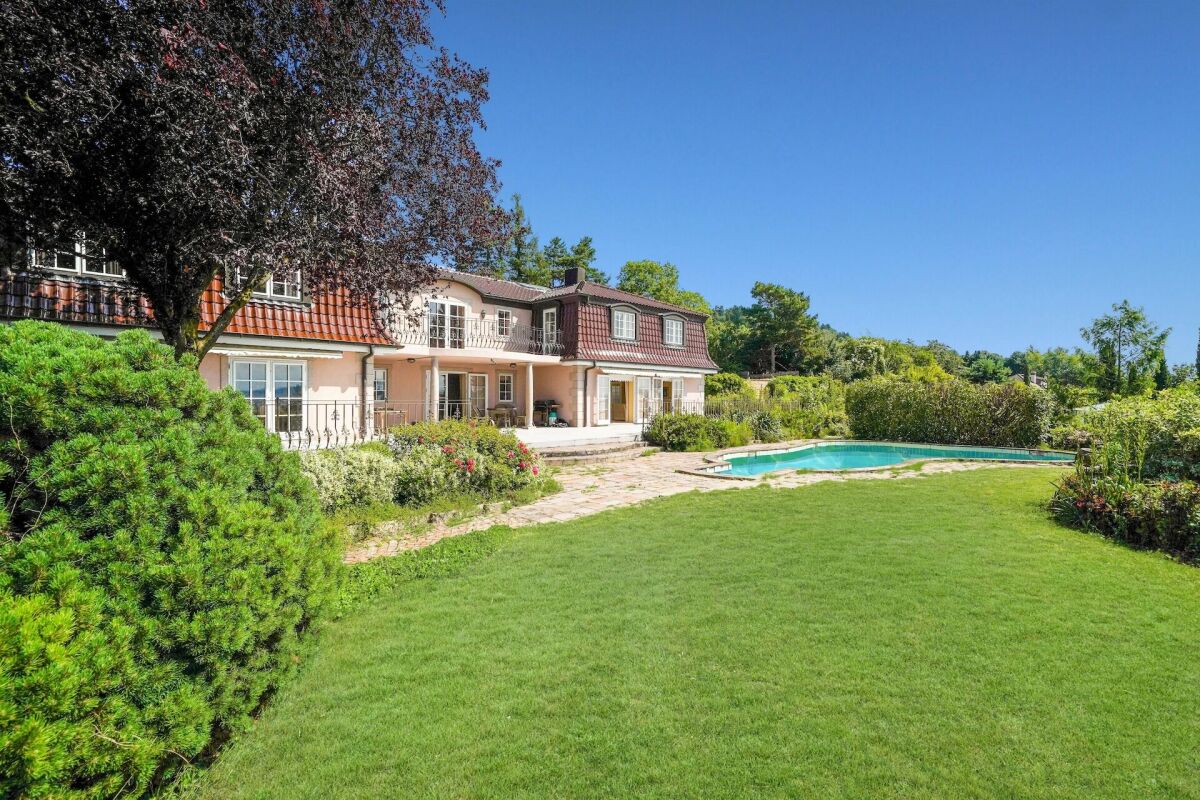 Villa exclusive avec vue sur le lac et les Alpes - sur la pente sud de Lugnorre
