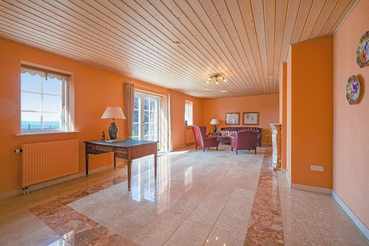 Villa exclusive avec vue sur le lac et les Alpes - sur la pente sud de Lugnorre