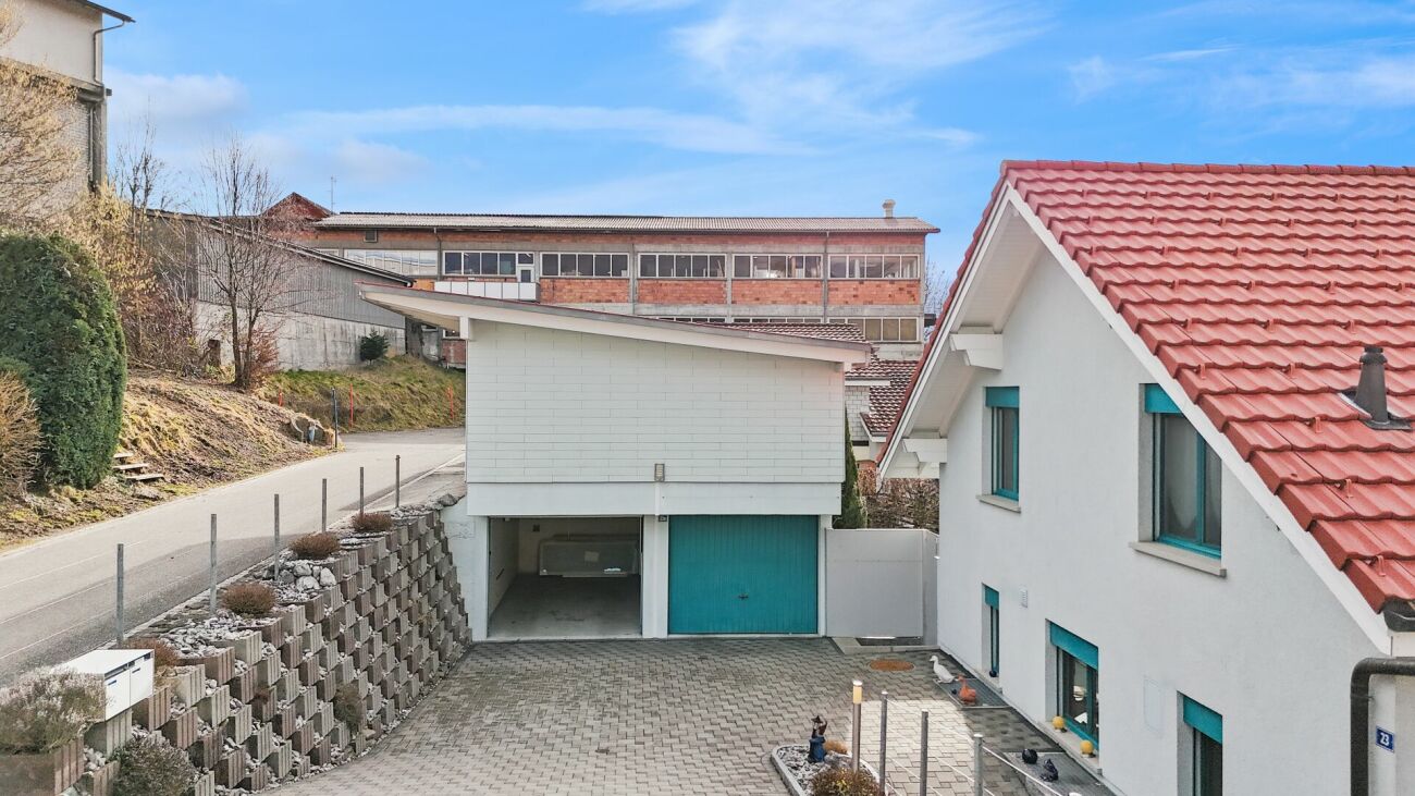 Maison unifamiliale de 5,5 pièces avec annexe de 4,5 pièces et vue sur le verdure à St.Antoni