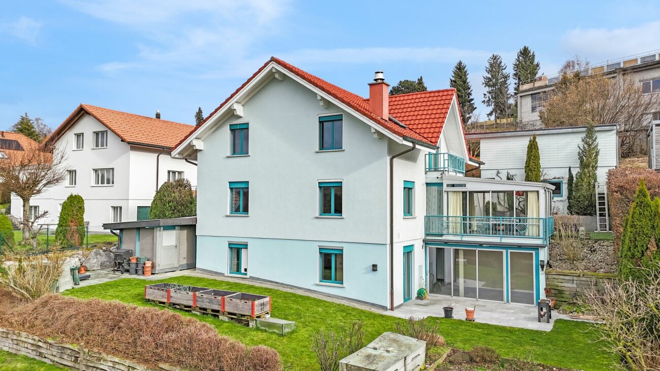 Maison unifamiliale de 5,5 pièces avec annexe de 4,5 pièces et vue sur le verdure à St.Antoni