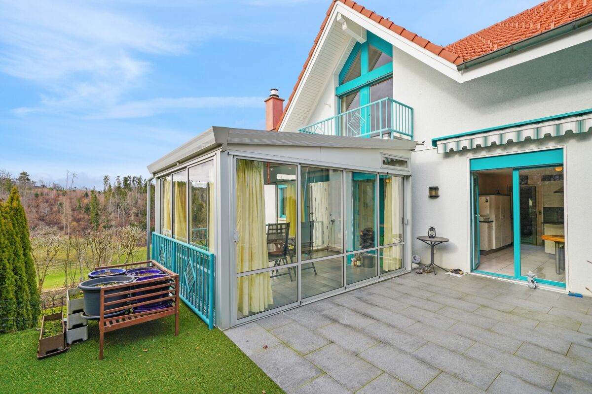 Maison unifamiliale de 5,5 pièces avec annexe de 4,5 pièces et vue sur le verdure à St.Antoni
