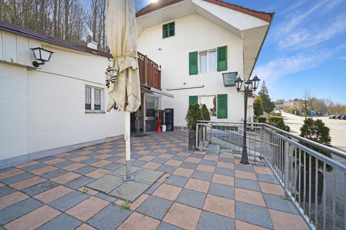 Edificio residenziale e commerciale attraente con 5% di rendita & potenziale di espansione