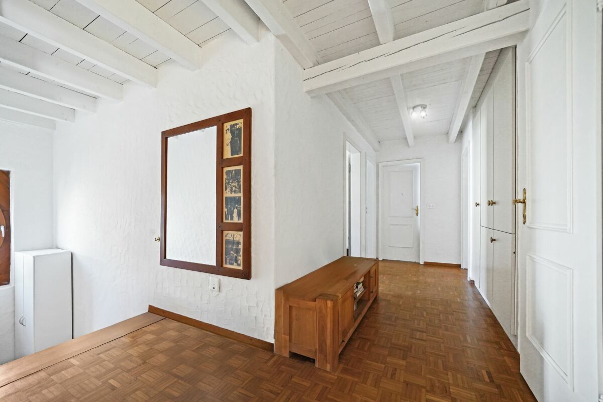 Duplex sous les toits avec ascenseur privatif - spacieux, lumineux et plein de potentiel