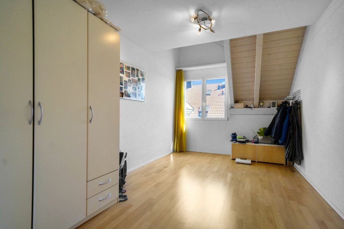 Grosszügige 5.5-Zimmer Maisonette Wohnung im Herzen von Studen