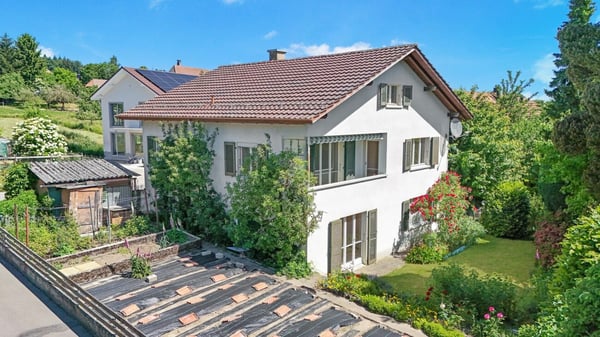 Freistehendes 5-Zimmer Einfamilienhaus an toller Lage in Meikirch 1