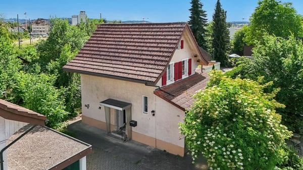 Charmantes, zentrales Einfamilienhaus mit Garten in Herzogenbuchsee 1