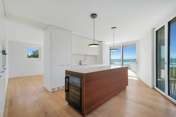 Exklusive 4.5 Zimmer Neubau Terrassenwohnung mit atemberaubender Weitsicht über den Murtensee 4