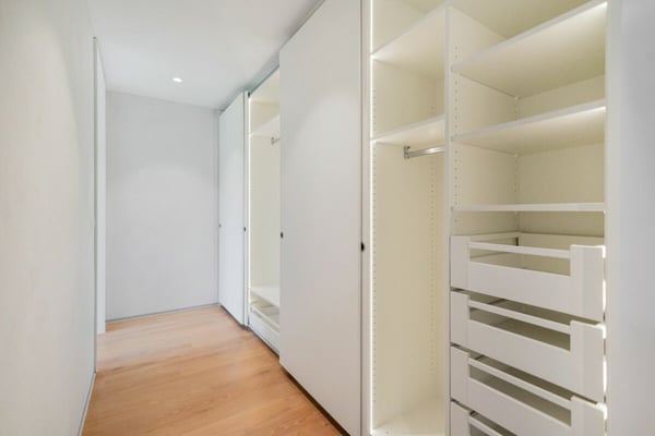 Exklusive 4.5 Zimmer Neubau Terrassenwohnung mit atemberaubender Weitsicht über den Murtensee 11