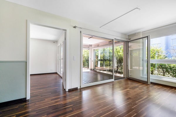 Neuwertige, helle 4.5 Zimmer Parterre-Wohnung in Stadtnähe 4