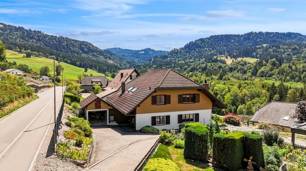 Freistehendes Einfamilienhaus mit Umschwung an toller Lage 20