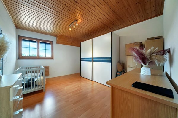 Freistehendes Einfamilienhaus mit Umschwung an toller Lage 9
