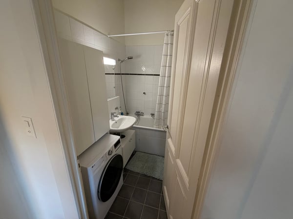 Charmant appartement de 2,5 pièces rénové à Genève - Transfert de bail à TERME FIXE 8