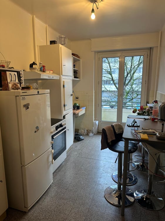 4 Pièces traversant avec balcon en plein centre Rive-Droite 5