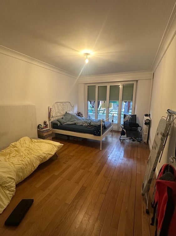 4 Pièces traversant avec balcon en plein centre Rive-Droite 4