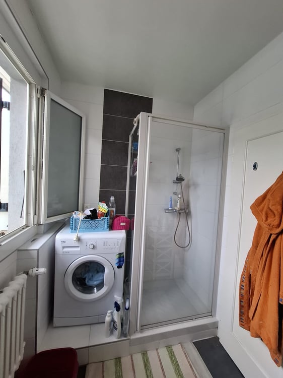 Charmant appartement de 2 pièces avec balcon au coeur des Eaux-vives en dernier étage 5