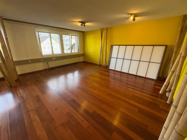 Moderne Praxis- oder Gewerberäumlichkeit in Menziken zu vermieten 1