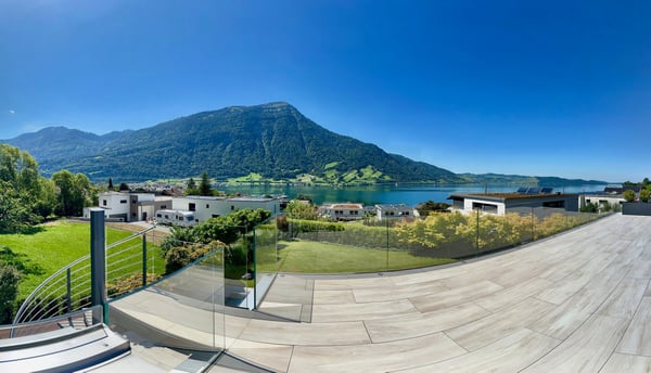 Exklusive 2.5-Zimmer-Villa mit Pool und Seeblick in Arth 2