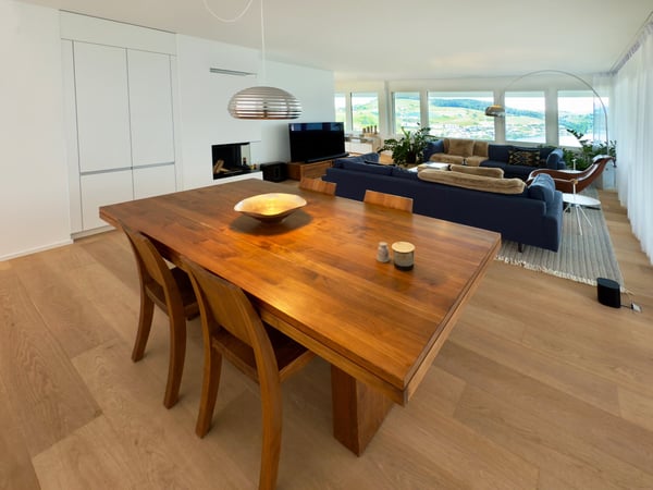 Exklusive 1.5-Zimmer-Eigentumswohnung mit unverbaubarer Seesicht 2