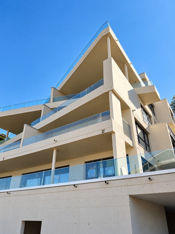 Exklusive 4.5-Zimmer-Terrassenwohnung mit Weitsicht und ultraluxuriösem Ausbau 2