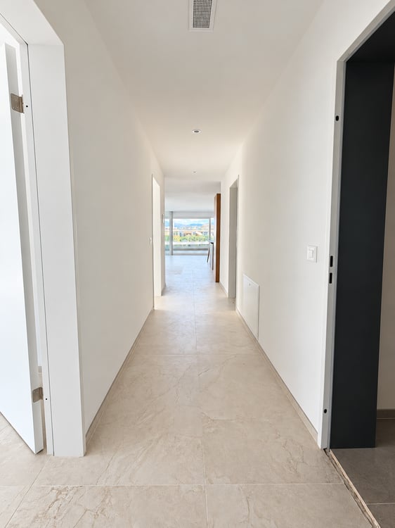 Exklusive 4.5-Zimmer-Terrassenwohnung mit Weitsicht und ultraluxuriösem Ausbau 3