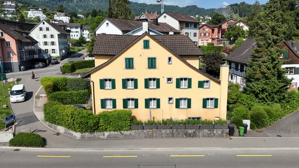 Historisches Mehrfamilienhaus mit drei Wohneinheiten in Langnau am Albis 5