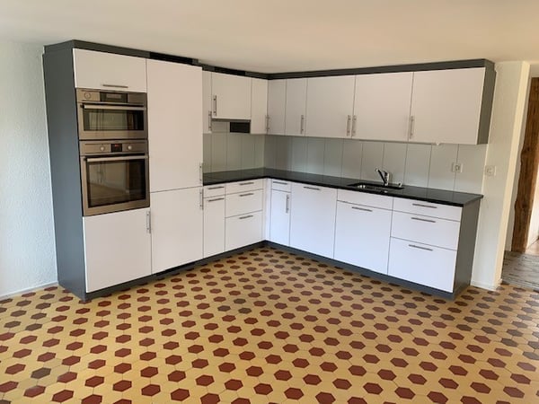 Charmante 3.5 Zimmer-Wohnung in umgebautem Bauernhaus 2
