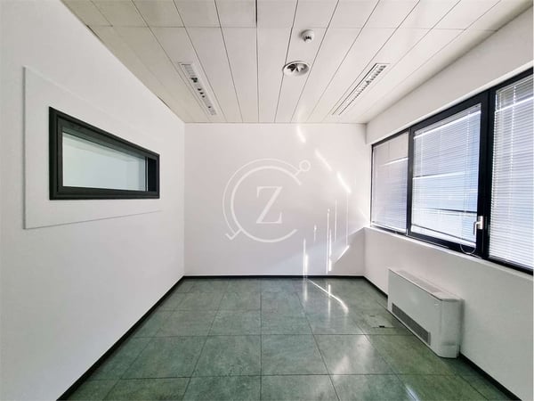 Affittiamo locale amministrativo di 222.25 mq 6