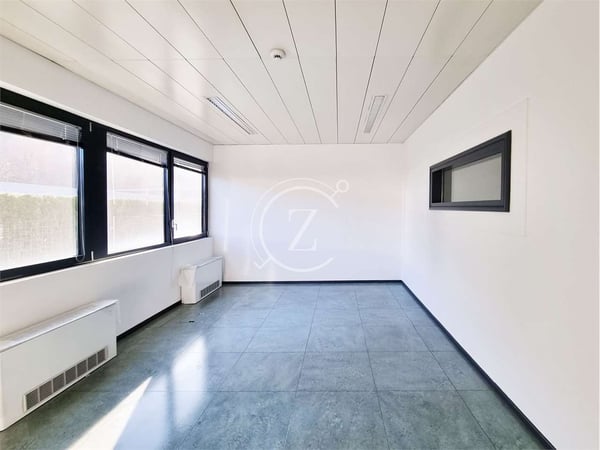 Affittiamo locale amministrativo di 222.25 mq 5