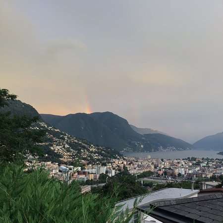Esclusivo complesso residenziale con vista lago sulle alture di Lugano