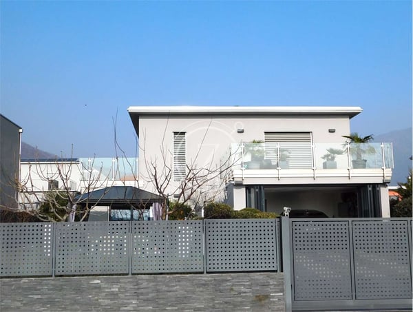 Moderna casa con piscina a Bedano 3