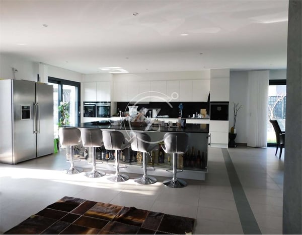 Moderna casa con piscina a Bedano 5