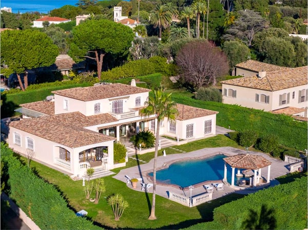 LUSSUOSA VILLA PROVENZALE IN UNA TENUTA RECINTATA 8
