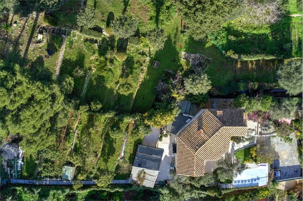 Villa di carattere in posizione tranquilla 3
