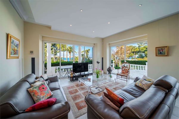 Splendida villa fronte mare 6