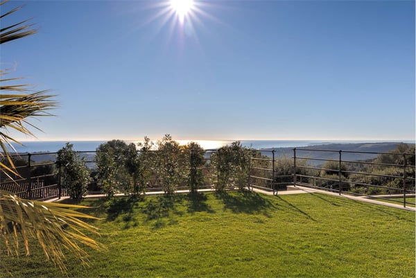 Villa neoprovenzale con magnifica vista sul mare 3