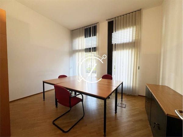 Ufficio con vetrina Lugano arredato utenze incluse 17