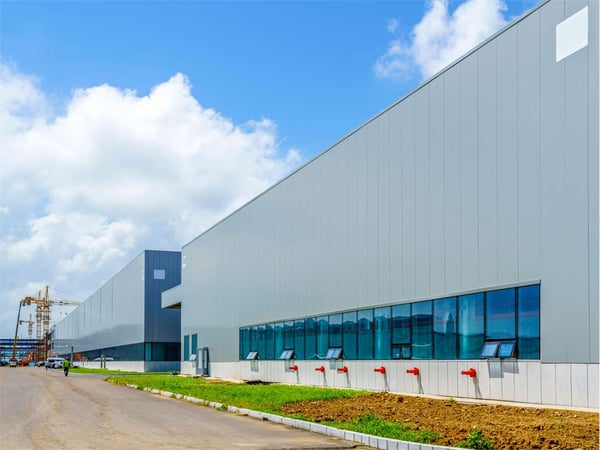 Edificio commerciale / industriale in vendita - Uso diretto o investim 1