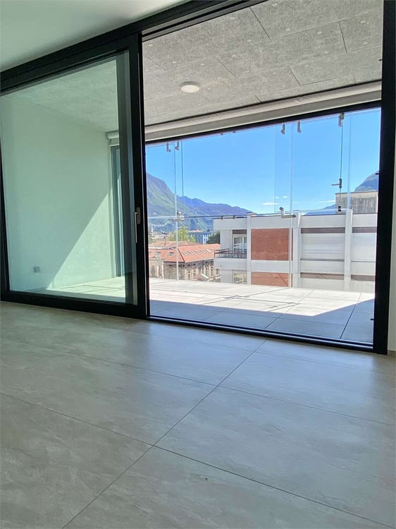 Vendesi appartamento moderno attico 2.5 locali a Lugano-Possibile Sec 1
