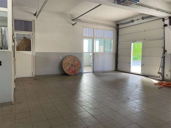 Proponiamo spazio commerciale, divisibile in PPP 2