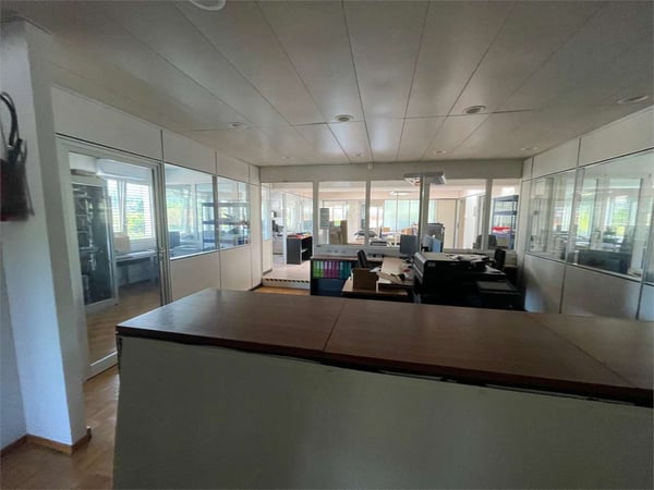 Proponiamo spazio commerciale, divisibile in PPP 6