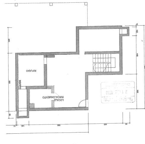 Proponiamo spazio commerciale, divisibile in PPP 11