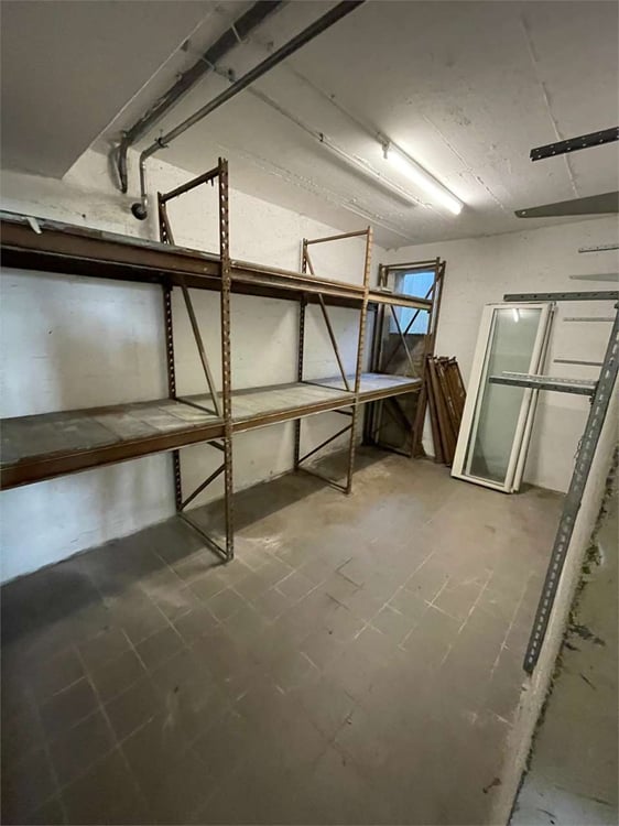 Proponiamo spazio commerciale, divisibile in PPP 8