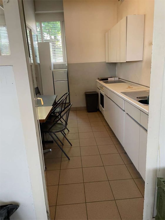 Proponiamo spazio commerciale, divisibile in PPP 10