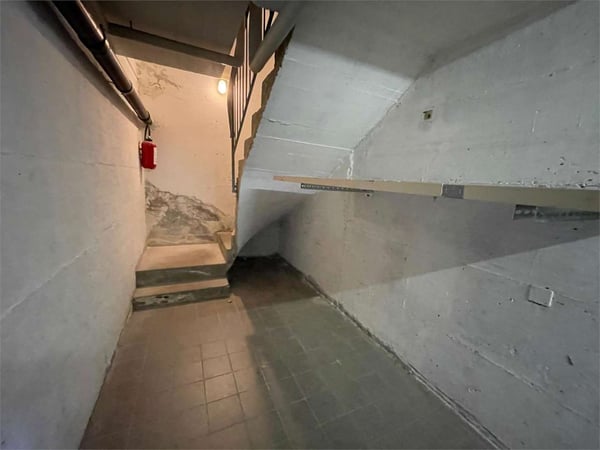 Proponiamo spazio commerciale, divisibile in PPP 7