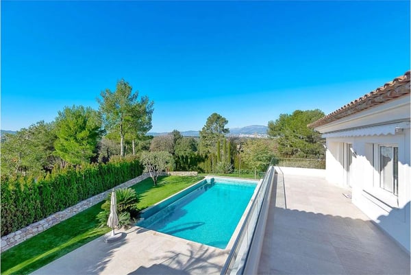 Villa di Prestigio nel Cuore del Royal Mougins Golf Club 2