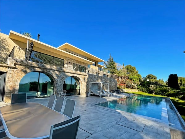 Villa contemporanea vista mare
