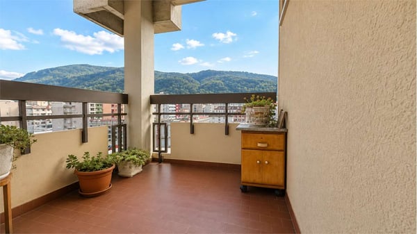Vendesi Appartamento / Ufficio, 3.5 locali Chiasso 2